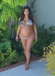 Kim-Kardashian-showed-off-her-baby-bump-bikini