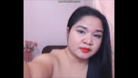 Curvy filipino girl on the webcam