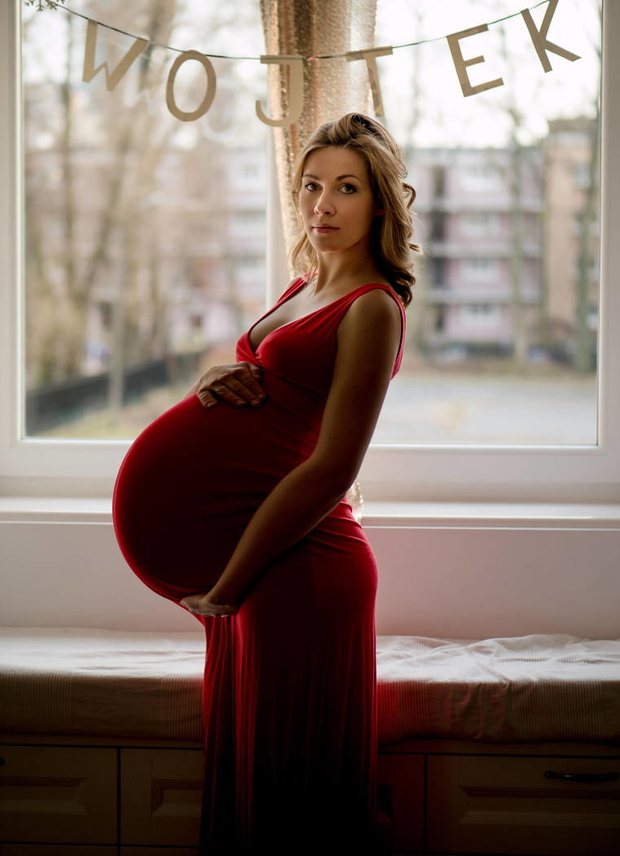 pregnant_in_red_by_sexypregnant_daibzwe-pre.jpg
