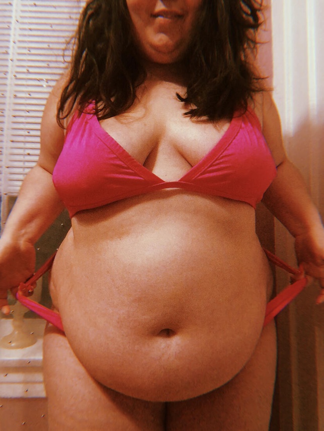 Massive belly. Round belly girl. Fat belly girls Curvage.