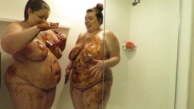 bbwchloe 2018-11-22 ChloexCherries chocolate shower!